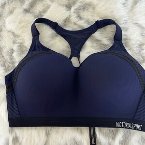 Victoria Secrets Incredible Sports Bra NWOT